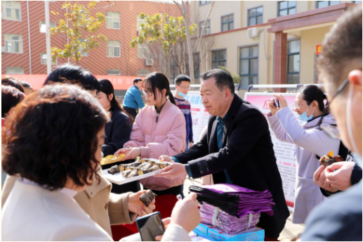 【致敬了不起的她】三門峽市應急管理局和湖濱區(qū)法院走進三味奇與企業(yè)聯(lián)合開展“黨建結對 共慶三八”主題黨日活動